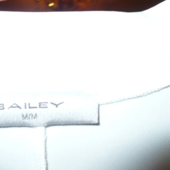 Brian Bailey ivory tunic, size M new - Picture 2 of 3